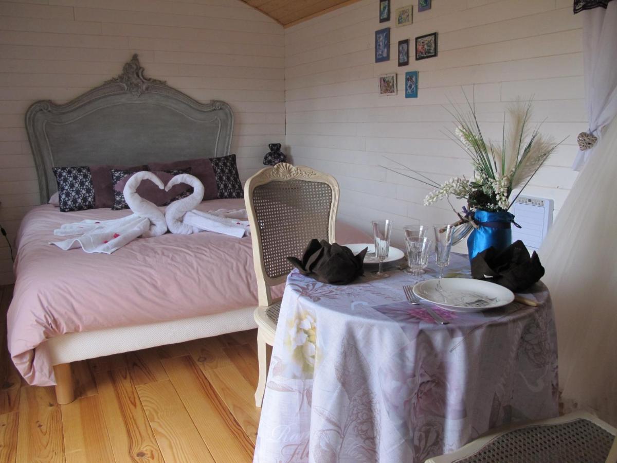 L'Oustau De Bigatie Bed & Breakfast Lambesc Bagian luar foto