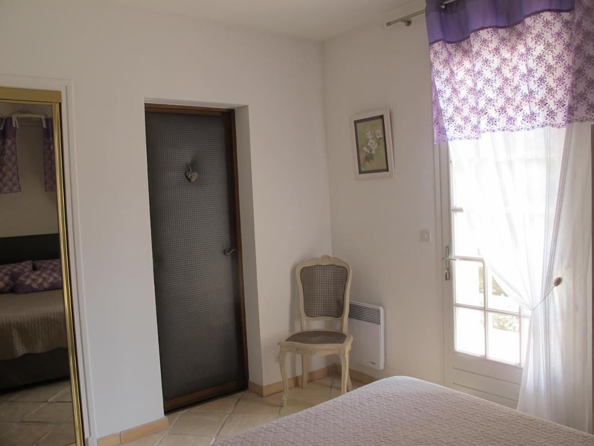 L'Oustau De Bigatie Bed & Breakfast Lambesc Bagian luar foto
