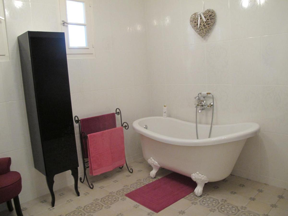 L'Oustau De Bigatie Bed & Breakfast Lambesc Bagian luar foto