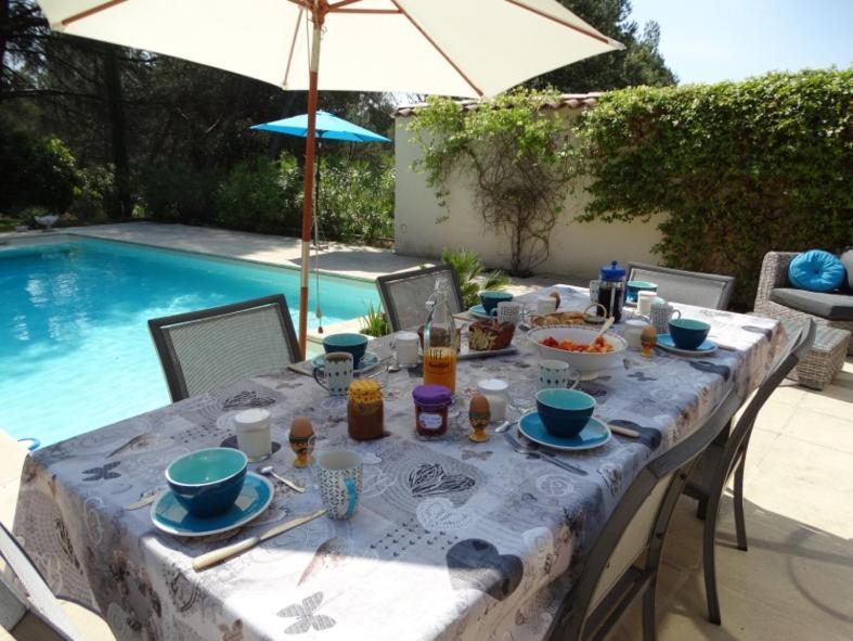 L'Oustau De Bigatie Bed & Breakfast Lambesc Bagian luar foto