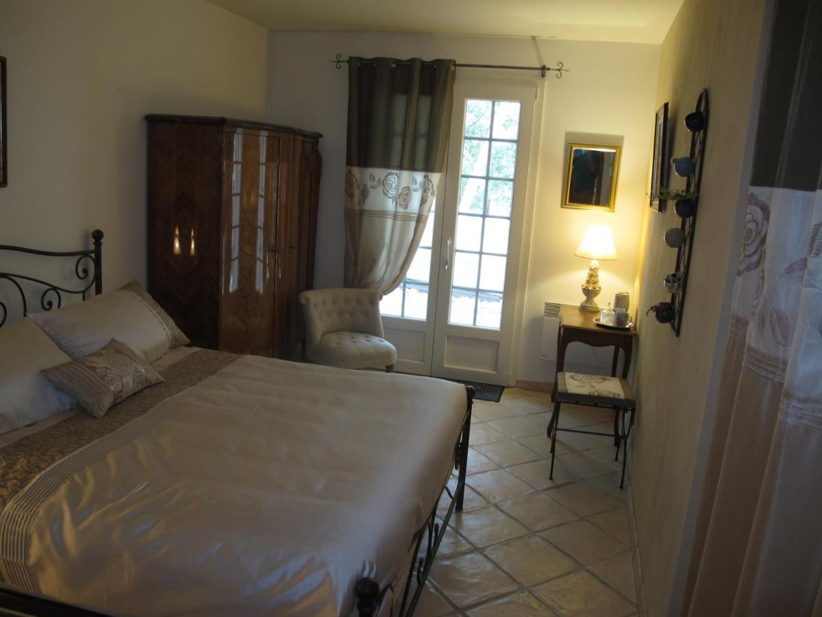 L'Oustau De Bigatie Bed & Breakfast Lambesc Bagian luar foto